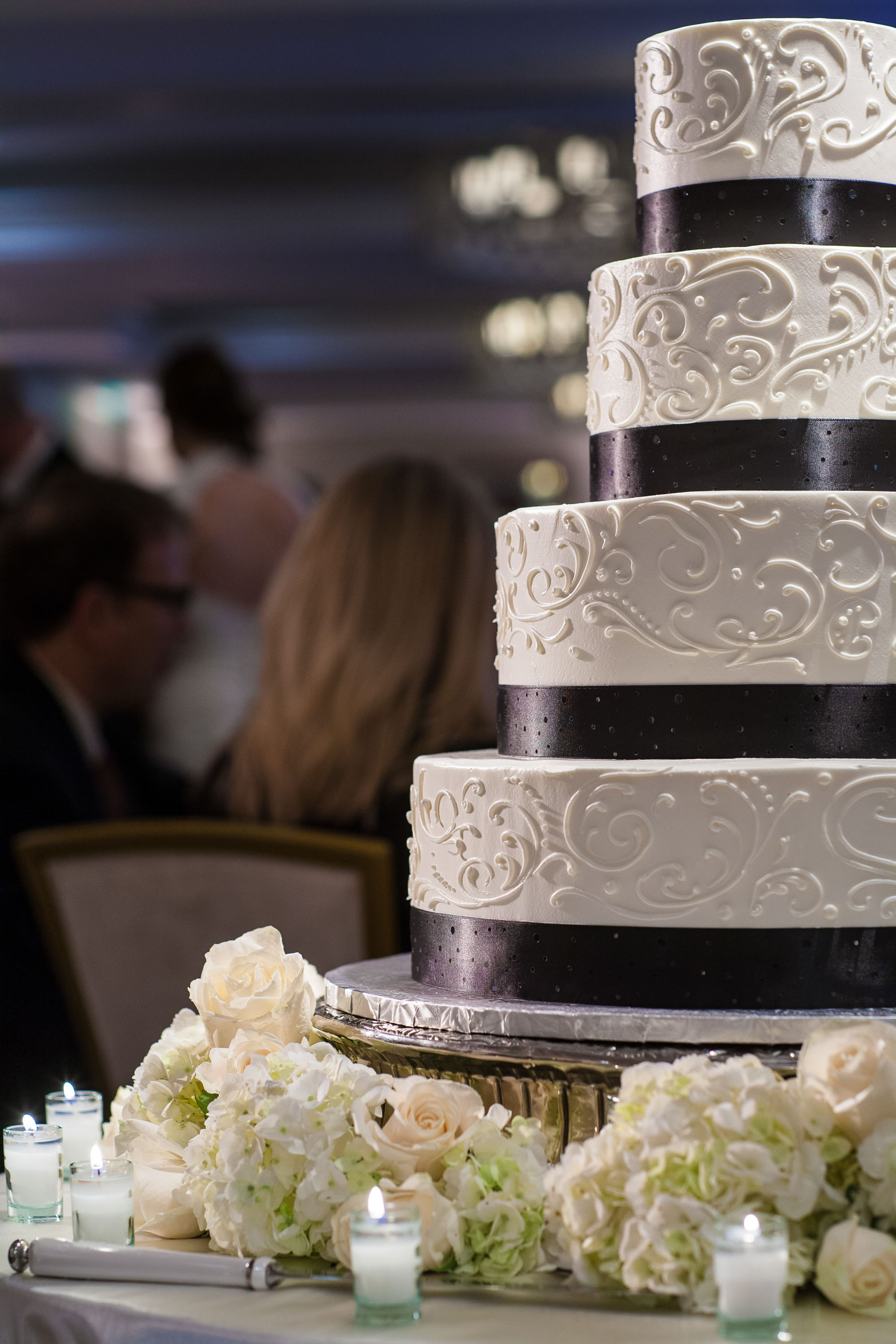 A portrait of the beautiful cake  at the Garden Court Hotel in Palo Alto